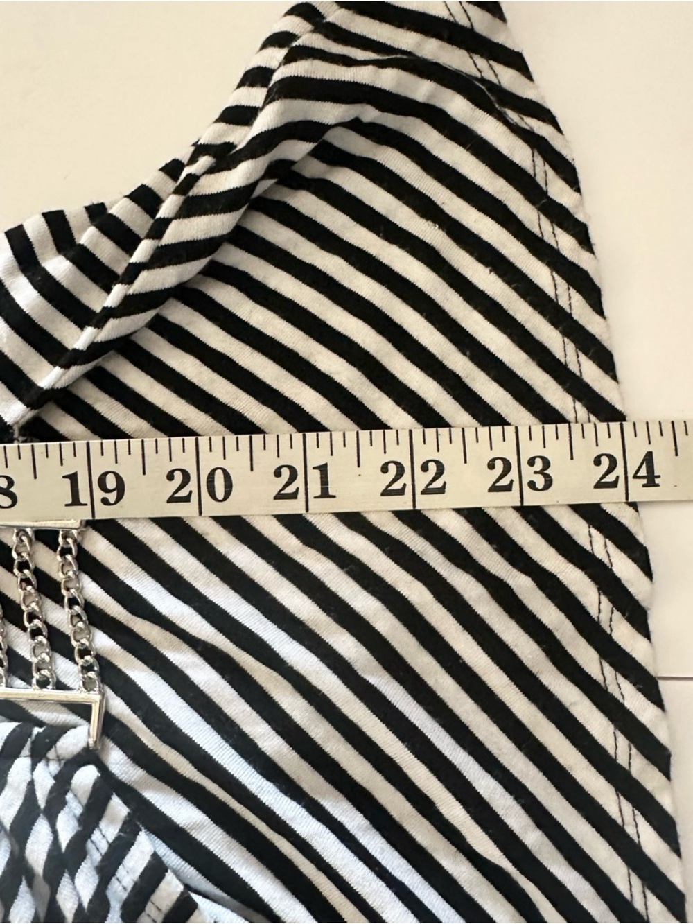 Cache Striped Slinky Flattering Cleavage Top-S-Stretch-90’s Vibe-Chain Buckle - Picture 11 of 11